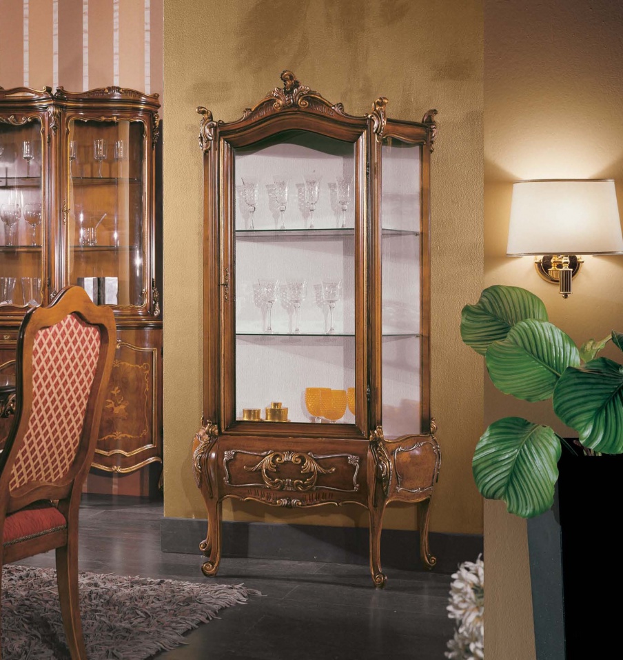 Showcase on carved legs, Mirandola Export