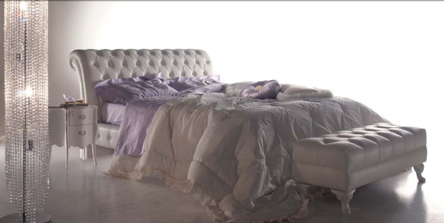 Headsets for bedrooms carved lacquered legs Lorenz, Tosconova