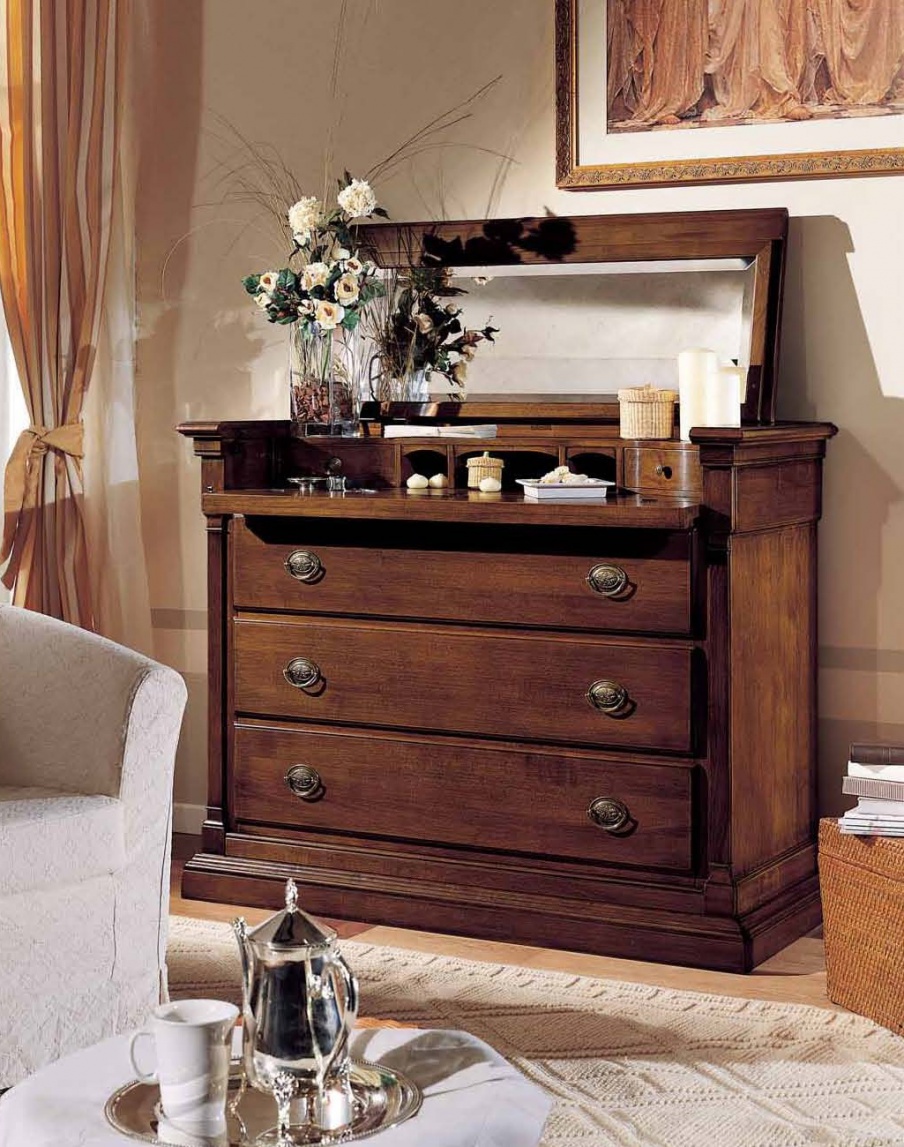 A chest of drawers with secret drawer, Mirandola Export