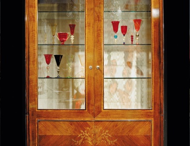 Showcase with hinged door, Medea