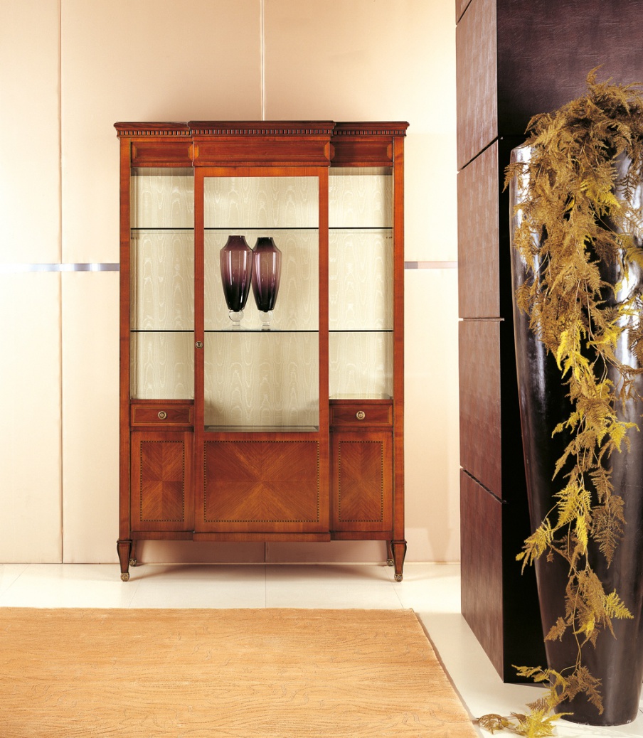 Showcase with glazed doors, Medea