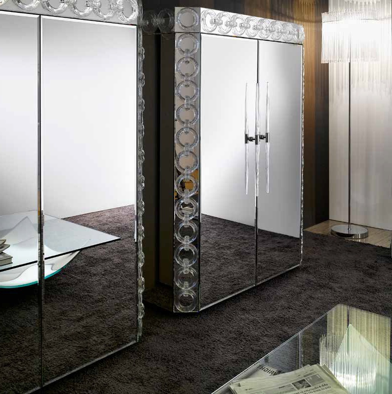 The cupboard Casanova, Reflex Angelo