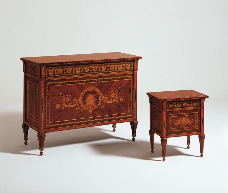 Dresser with shaped legs, Medea