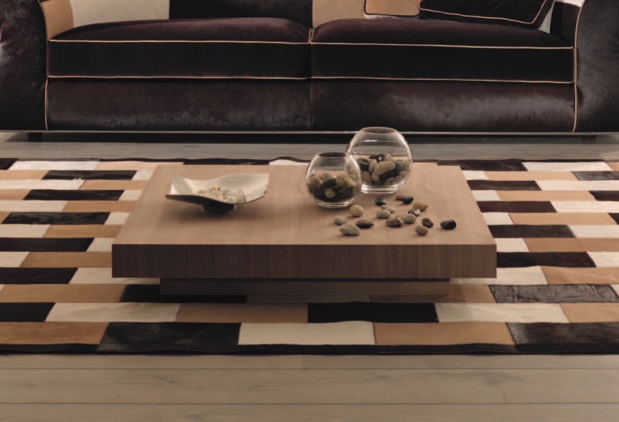 The square coffee table from poplar veneer in Kailua, Tosconova
