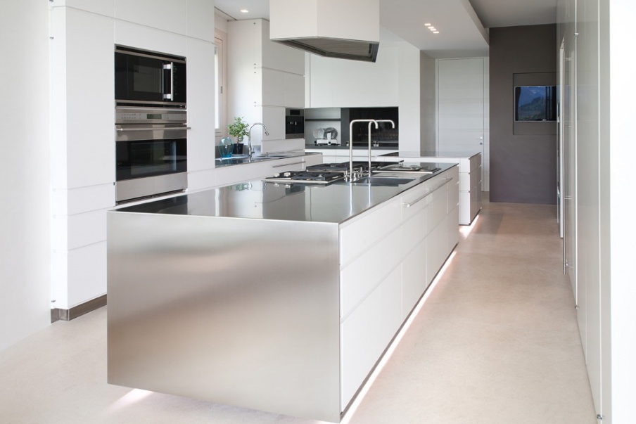 Set for the kitchen in finishing steel and polyester Kitchen Design, FMF