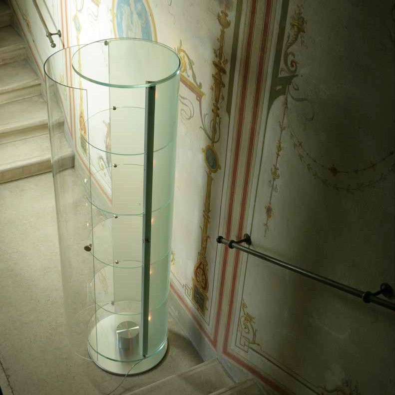 Showcase curved glass furniture Onis, Reflex Angelo