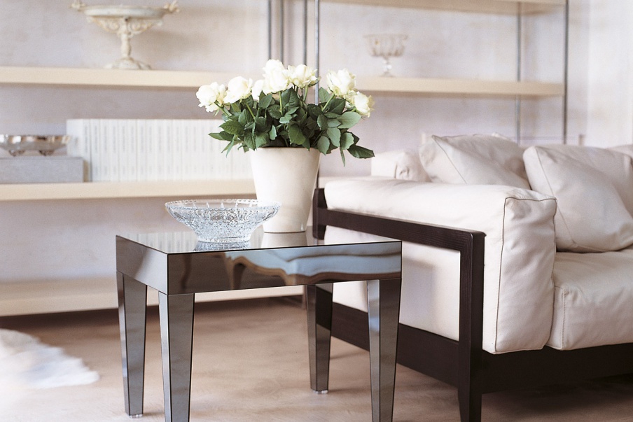 Low coffee / low table with mirror-like finish, Glitter - Porada