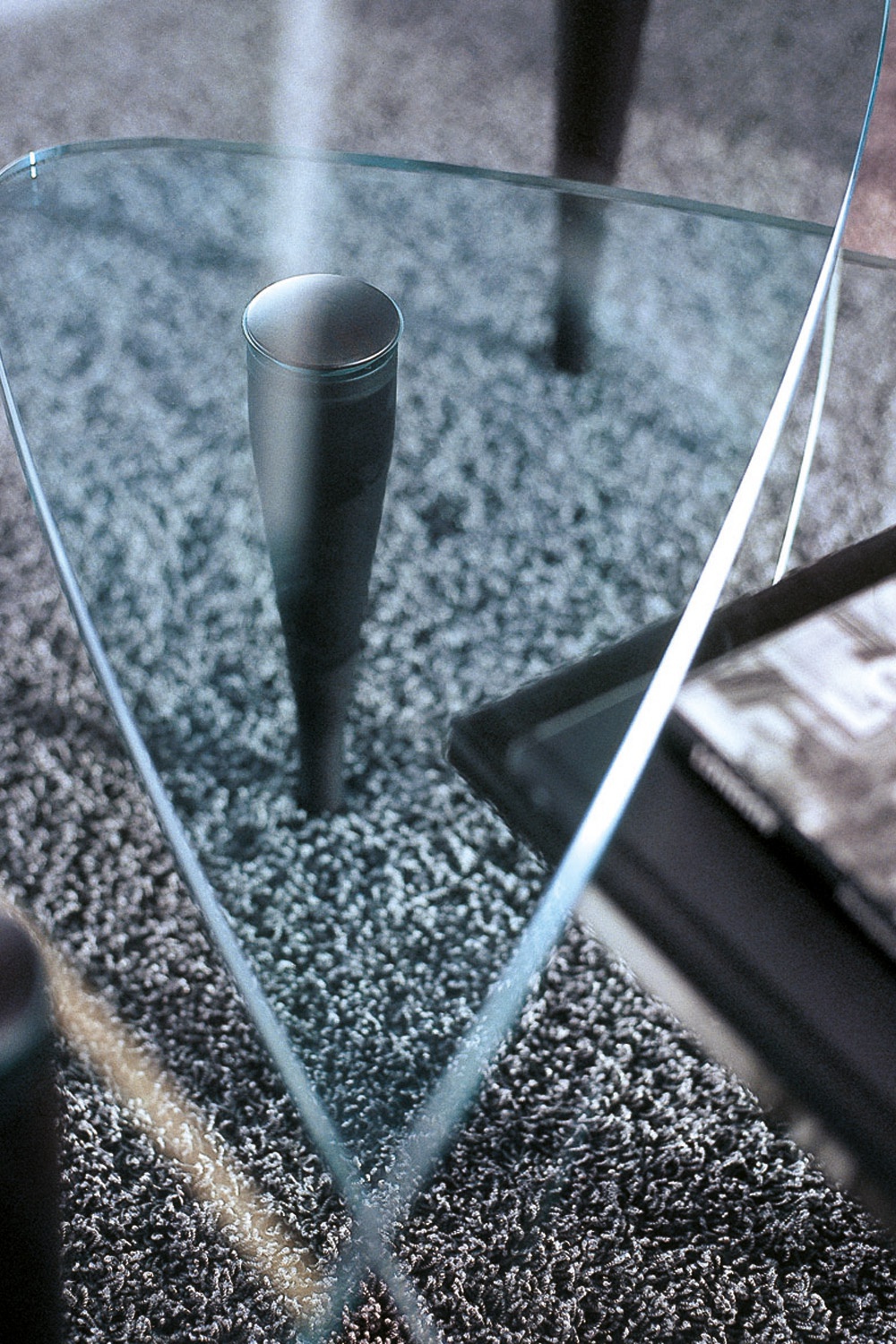 Low table with round top made of glass, Giotto - Porada