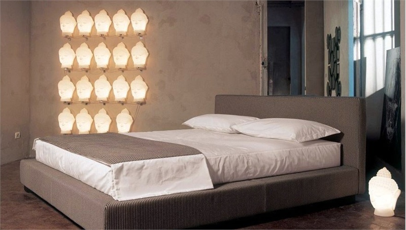 Bed on steel frame in Midnight, Mussi