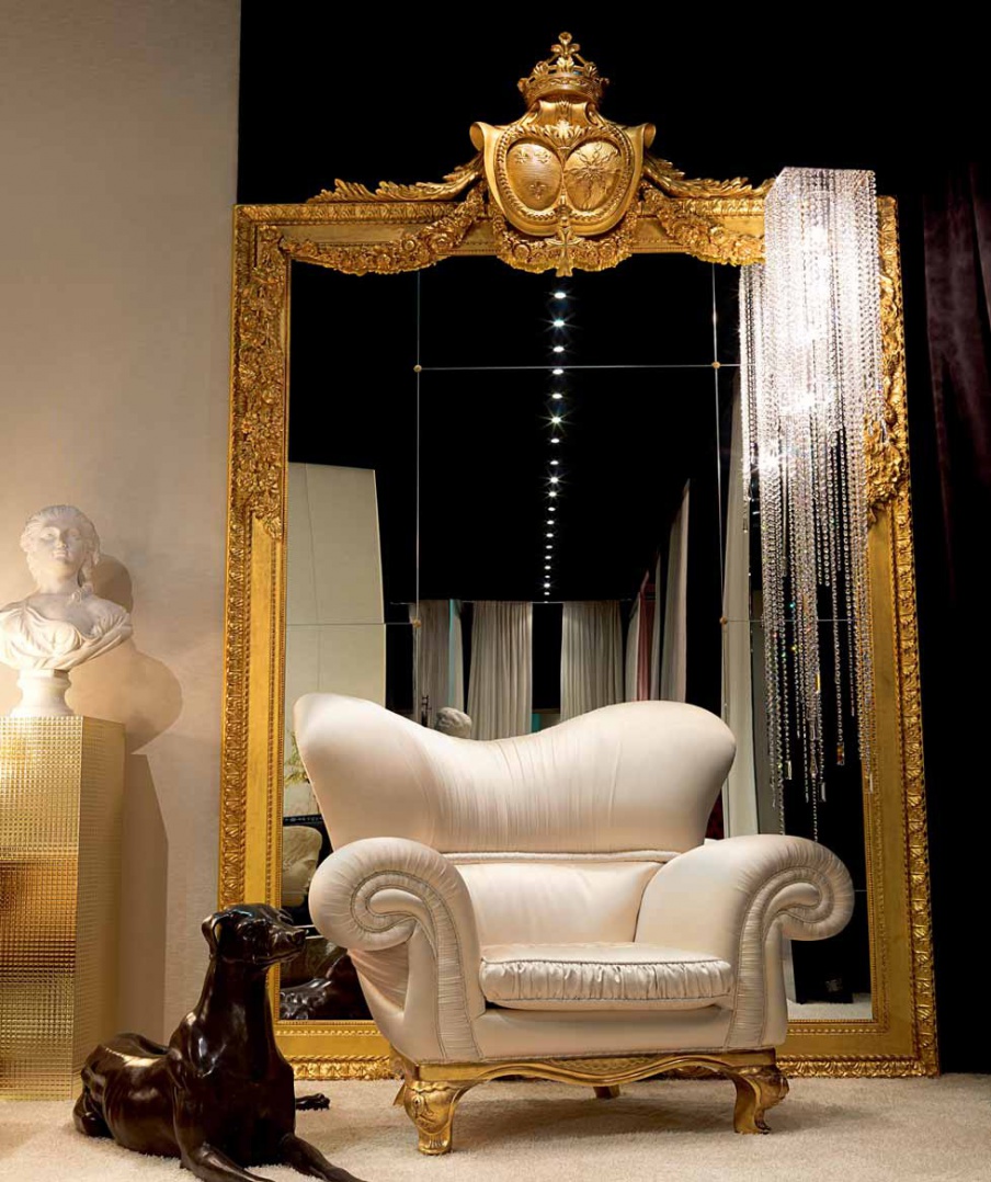 Chair with curved back and armrests-scrolls,the Armchair Odeon - Zanaboni