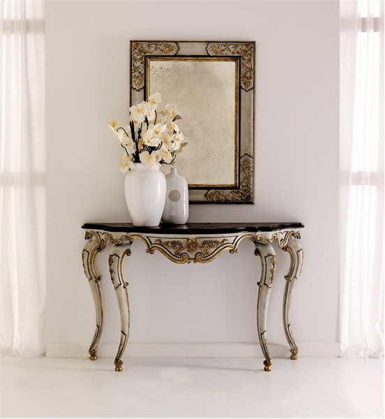 The console is natural wood, Silvano Grifoni