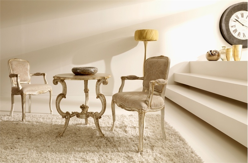 Round table with three curved legs-supports Silvano Grifoni