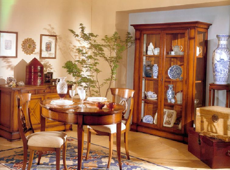 Showcase made of wood, PREGNO