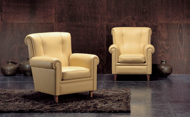 Chair in leather upholstery, CENTURY - Valdichienti