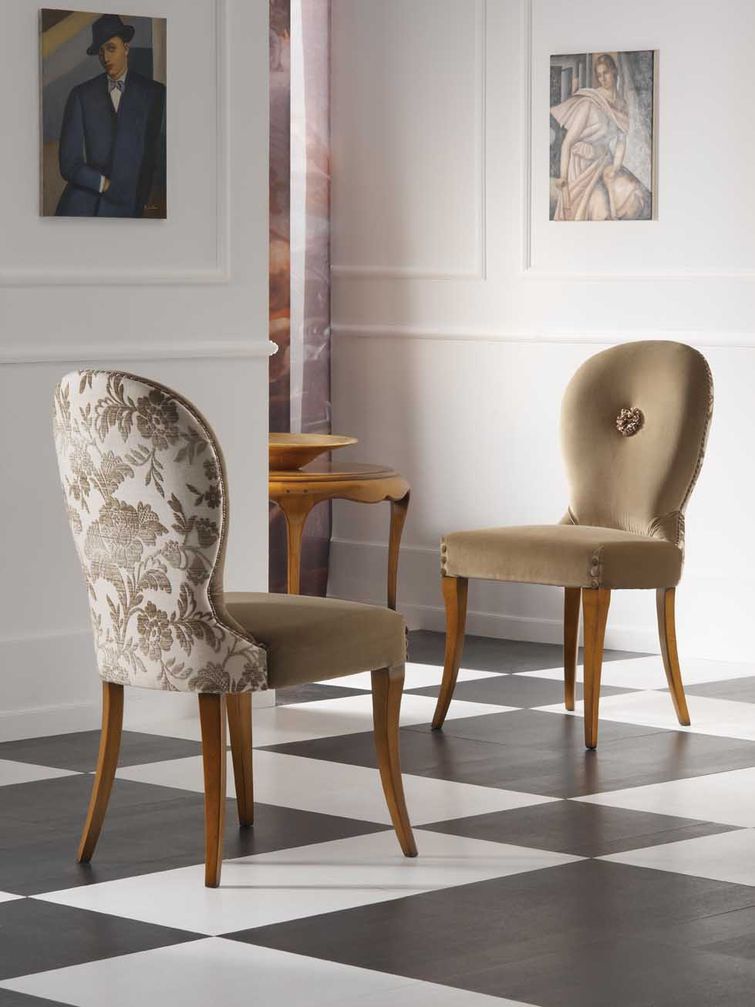 A chair with oval backrest, PREGNO