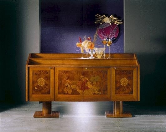 A snack bar LE COLONNE is made of solid wood, Carpanelli