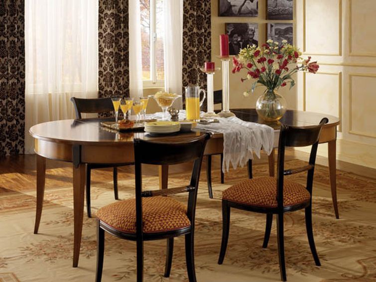 Dining table made of solid wood, PREGNO