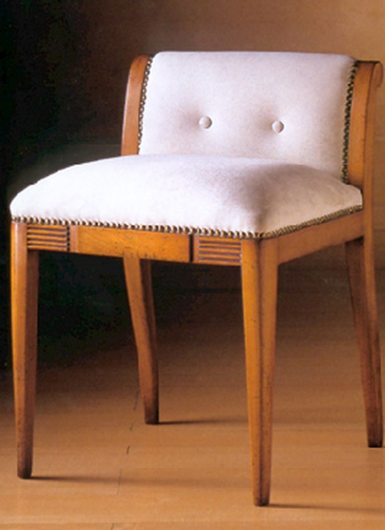 Stool in leather upholstery, PREGNO