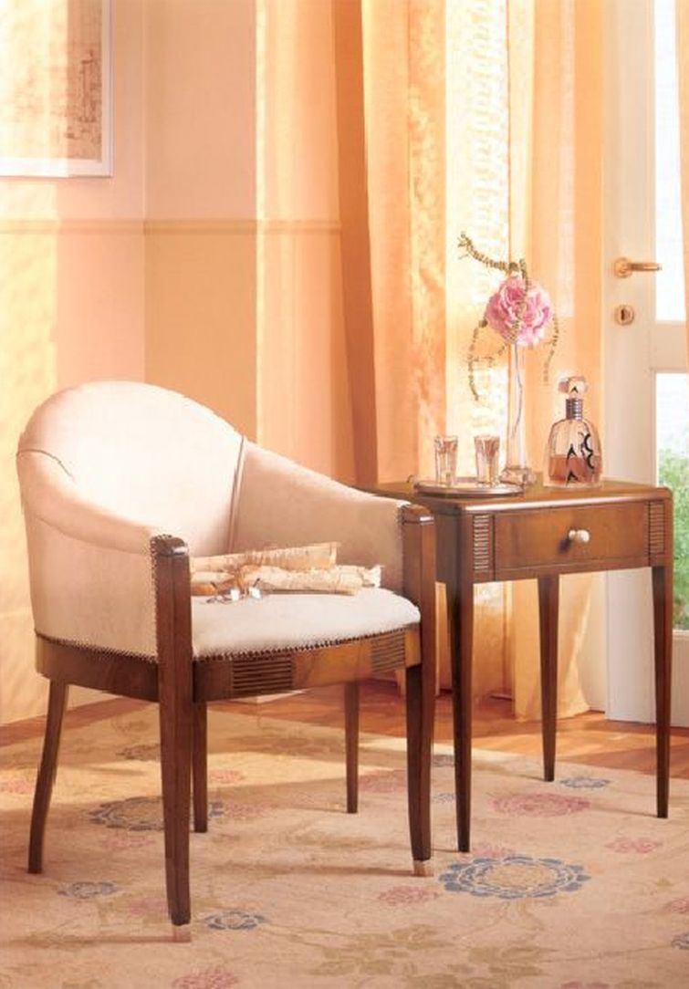 Chair in leather upholstery, PREGNO