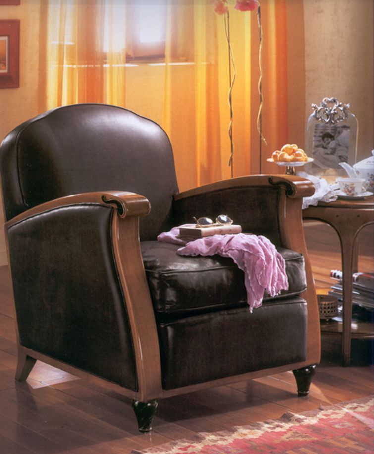 Chair in leather upholstery, PREGNO