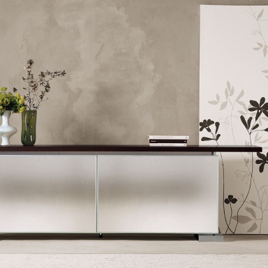 Dresser-chest of drawers.